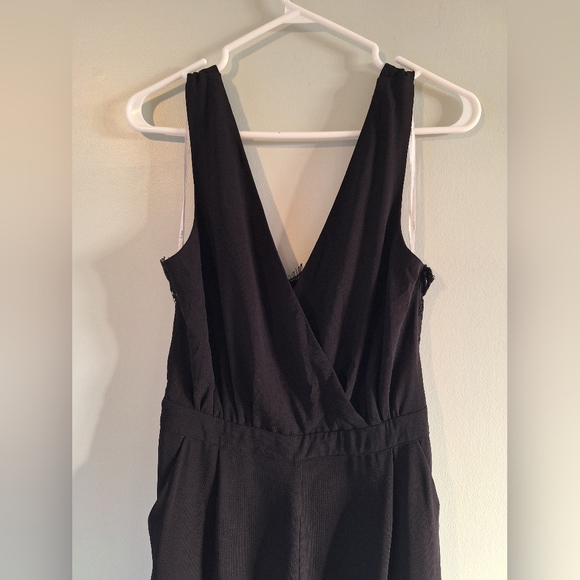 ⭐️HOST PICK⭐️Lulu's Kiska Black Lace Wide-Leg Jumpsuit S - Picture 11 of 15